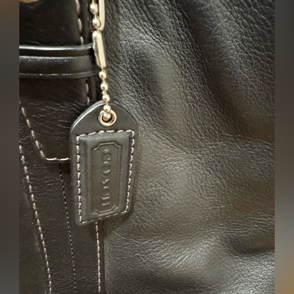 Coach Hampton Black Smooth Leather Tote Shoulder Bag Zip Top F11202 - Picture 2 of 8